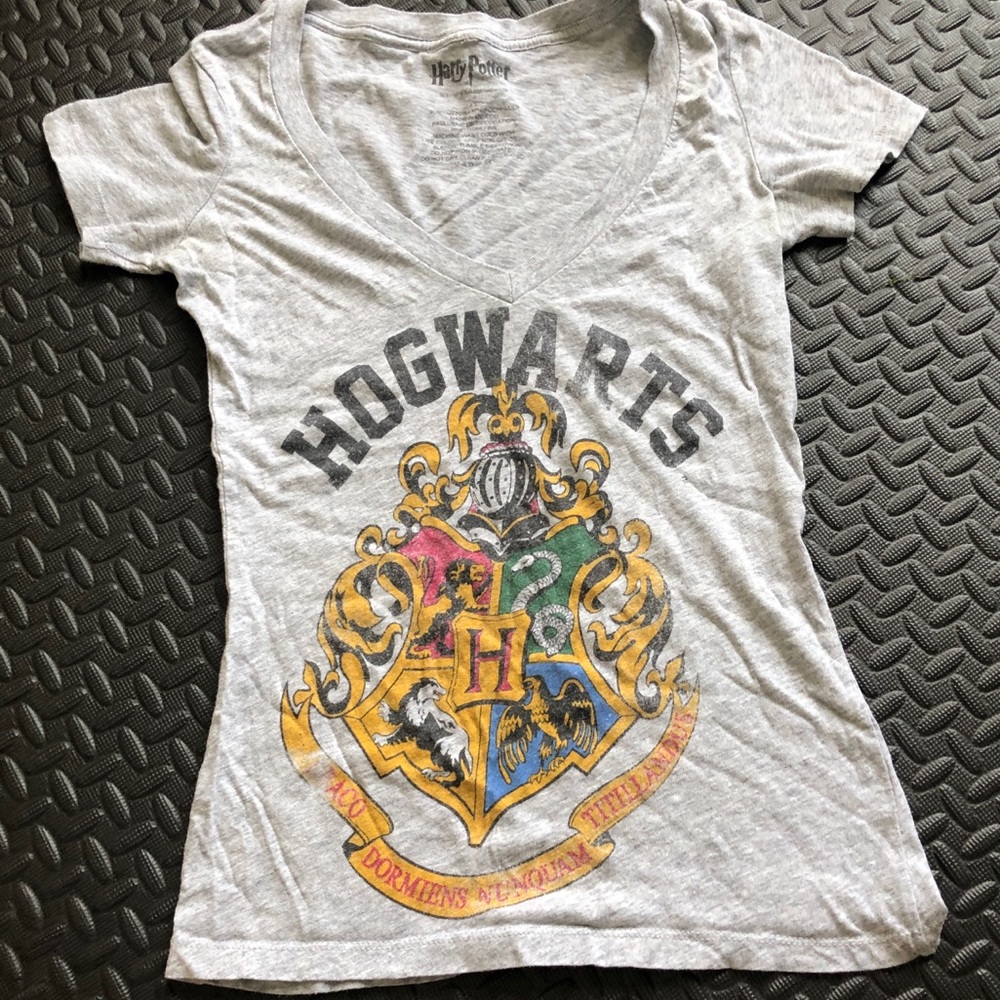 Hogwarts V Neck Tee